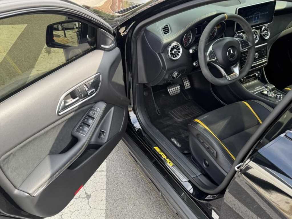 Mercedes Benz GLA Class - Vista 12