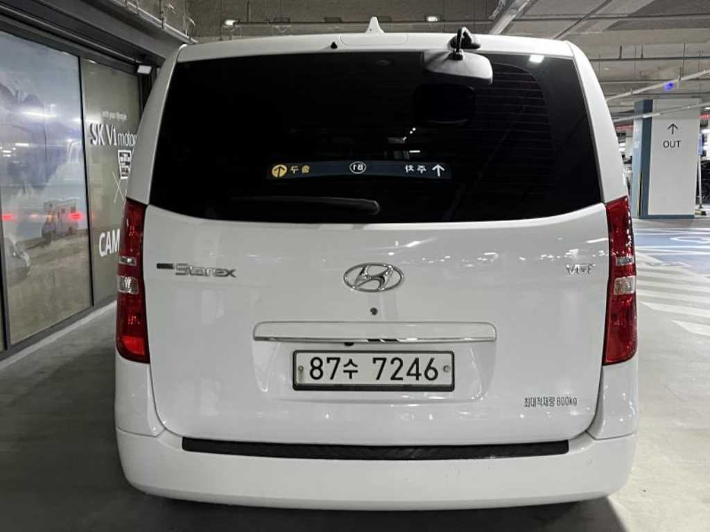 HYUNDAI Starex - Vista 5