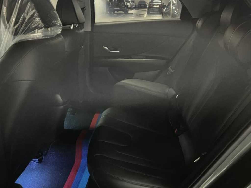 HYUNDAI Avante - Vista 11