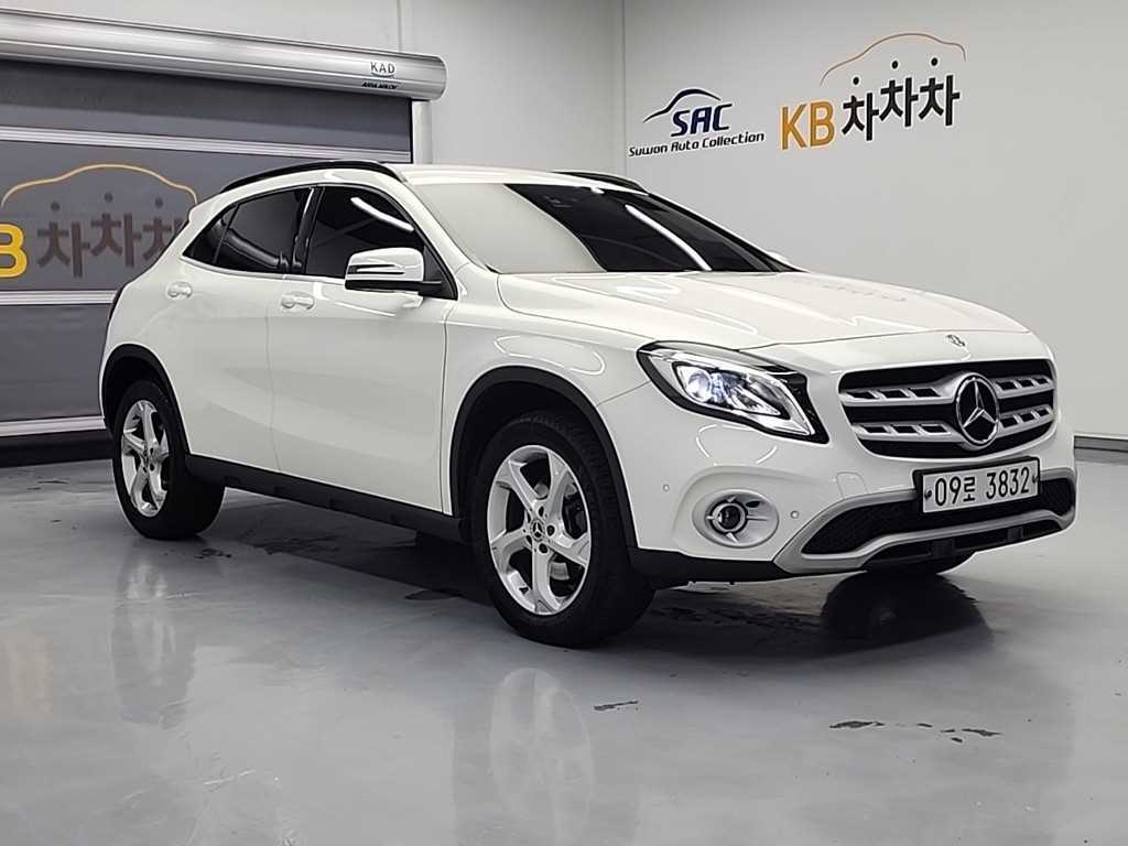 Mercedes Benz GLA Class - Vista 4
