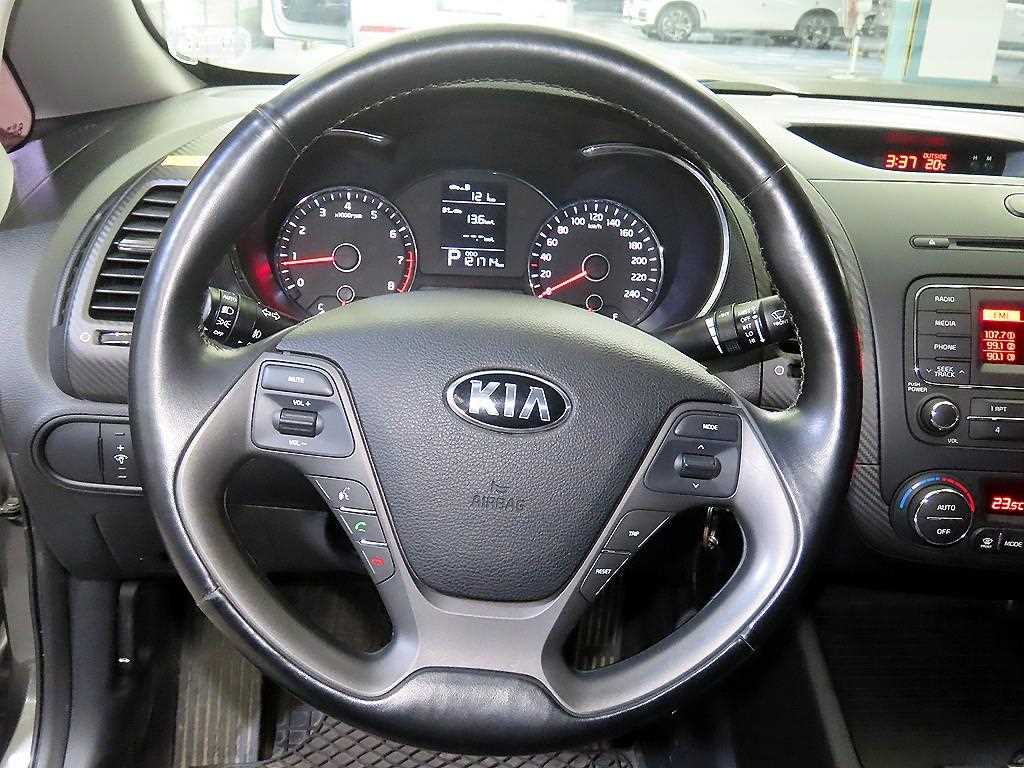 KIA K3 - Vista 8