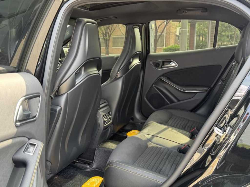 Mercedes Benz GLA Class - Vista 11