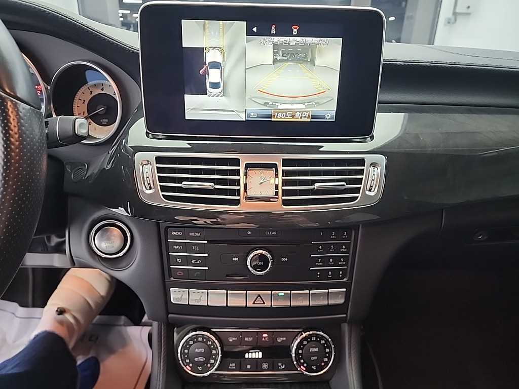 Mercedes Benz CLS Class - Vista 10