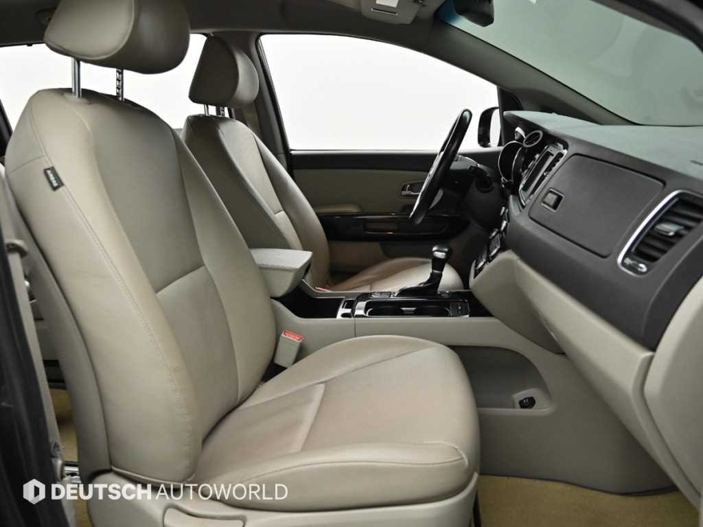 KIA Carnival - Vista 10