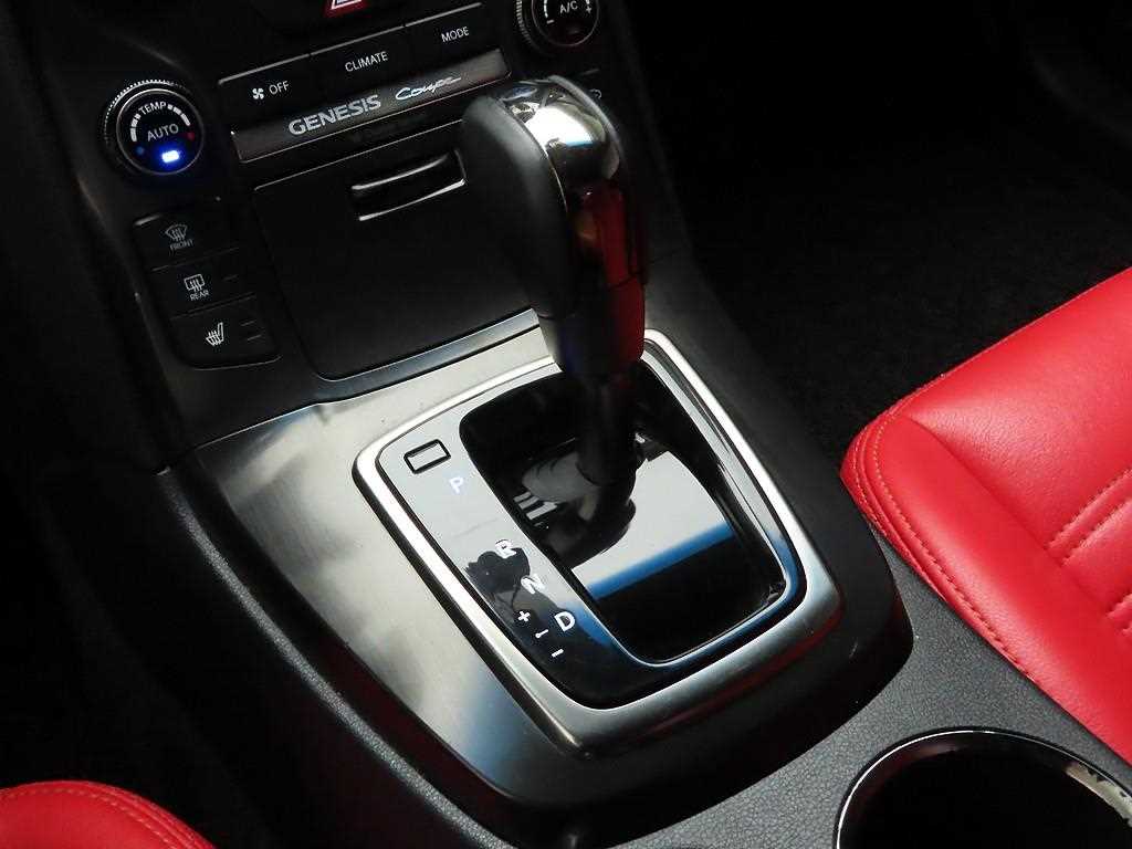 HYUNDAI Genesis - Vista 12