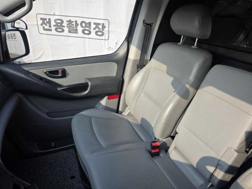 HYUNDAI Starex - Vista 11