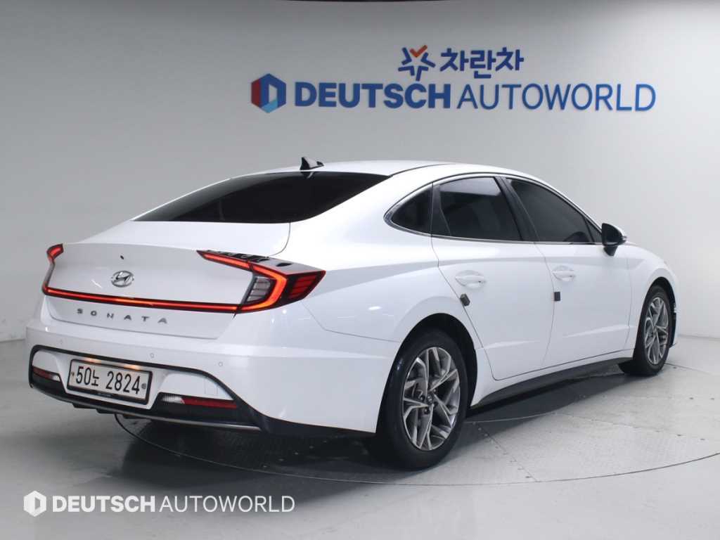 HYUNDAI Sonata - Vista 3