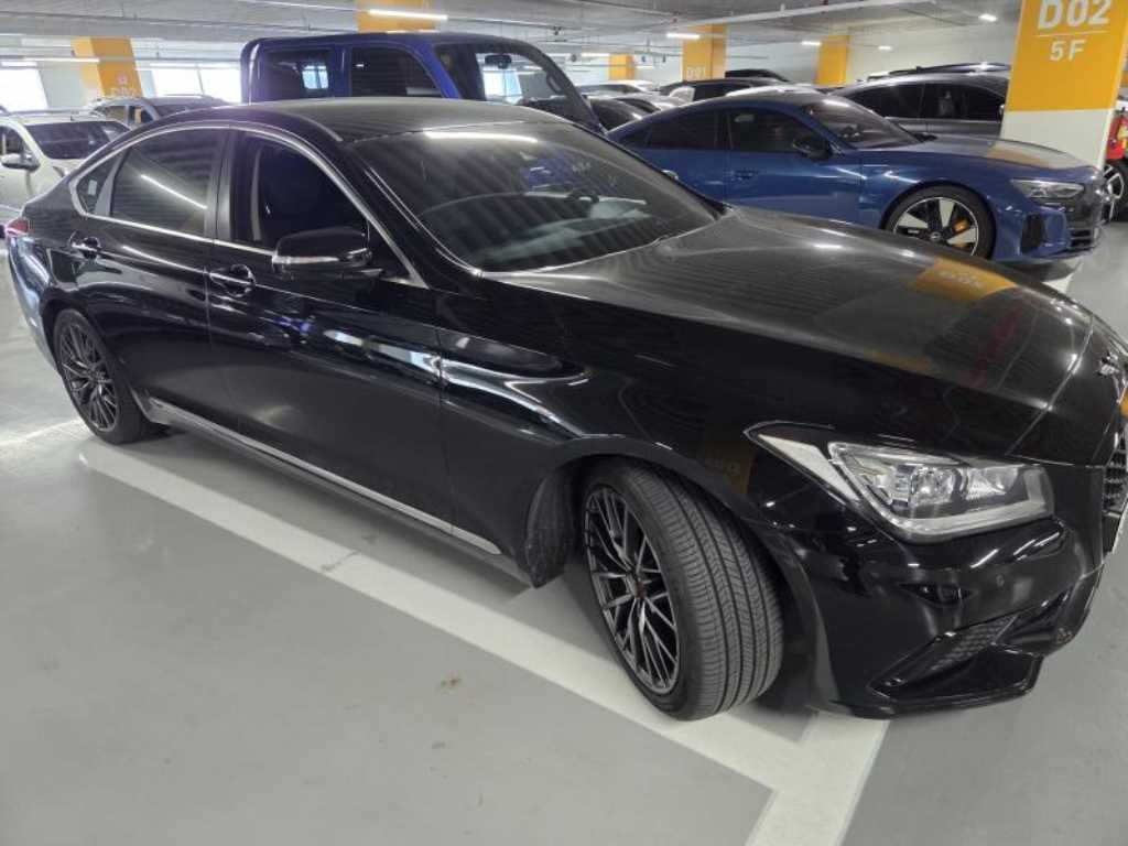 HYUNDAI Genesis - Vista 10