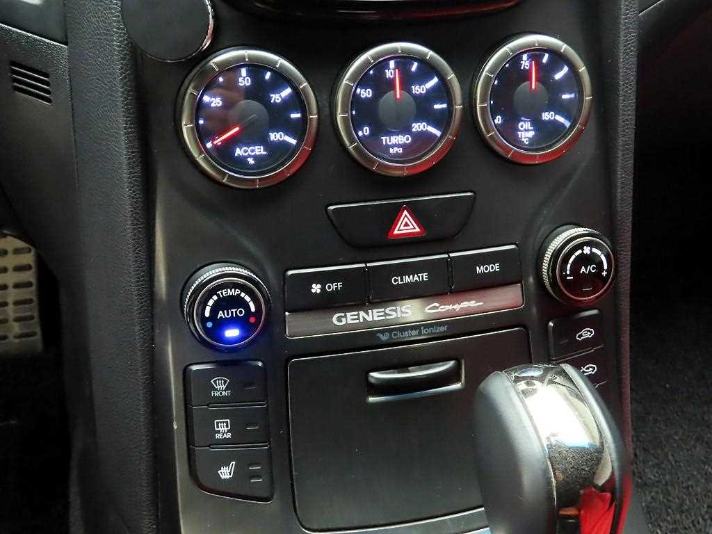 HYUNDAI Genesis - Vista 11