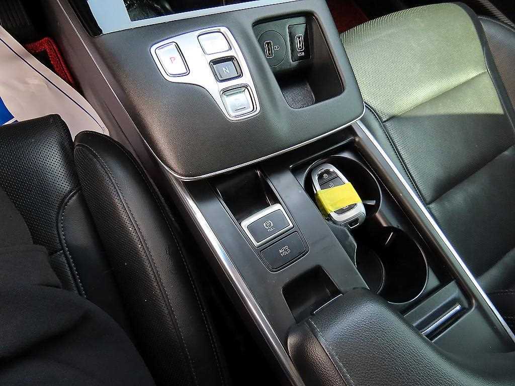 HYUNDAI Grandeur - Vista 10