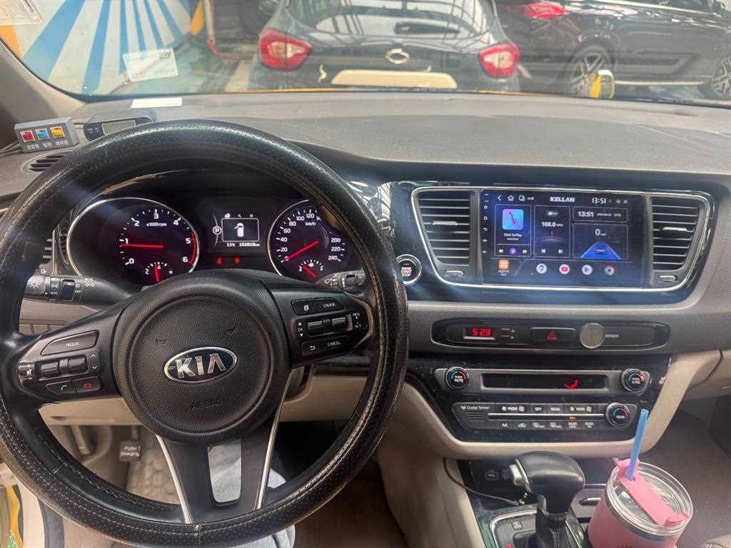 KIA Carnival - Vista 3