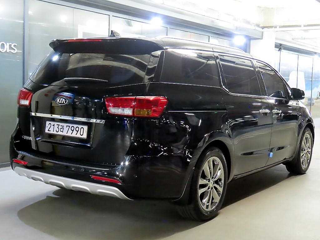 KIA Carnival - Vista 4