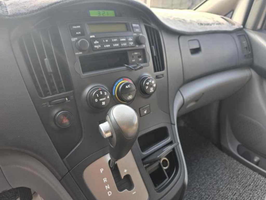 HYUNDAI Starex - Vista 9