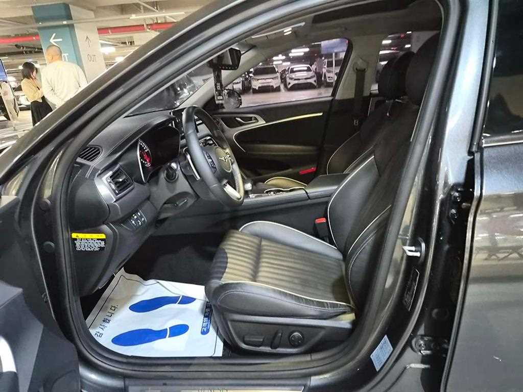 Genesis G70 - Vista 6
