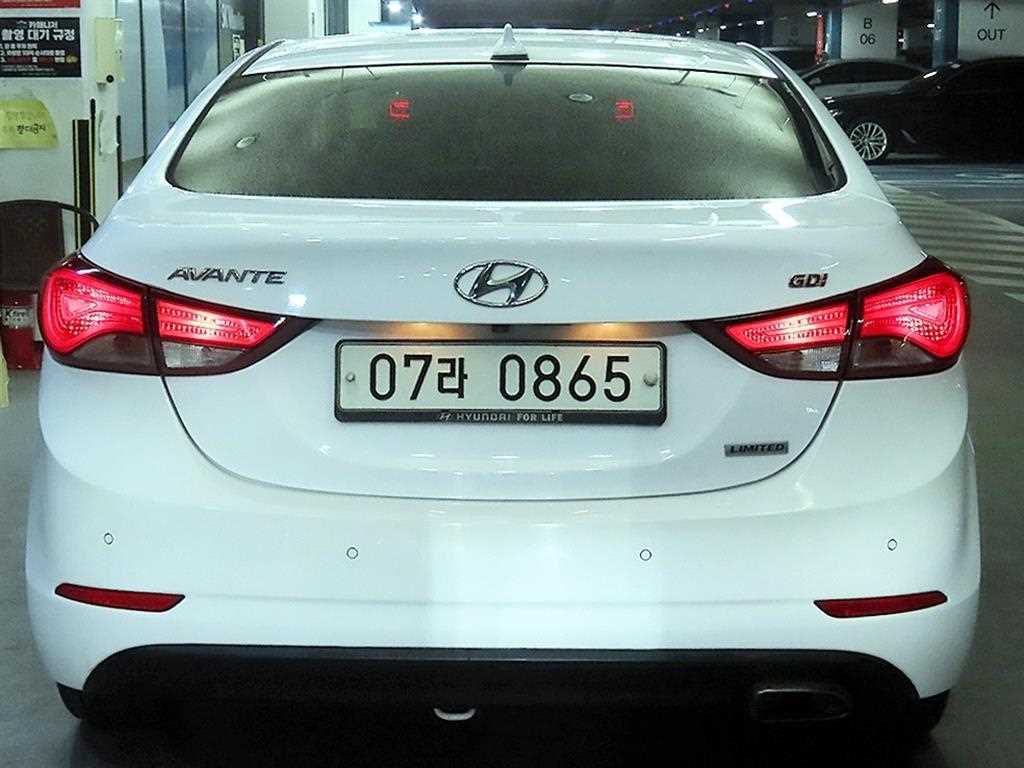 HYUNDAI Avante - Vista 5