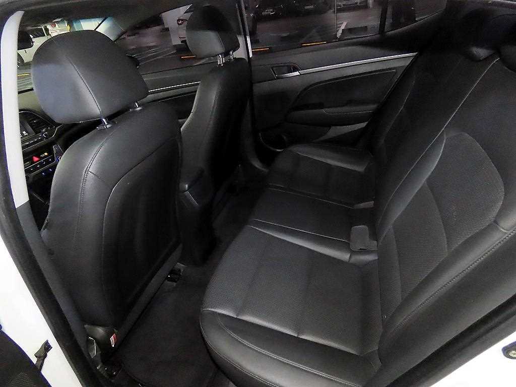 HYUNDAI Avante - Vista 7