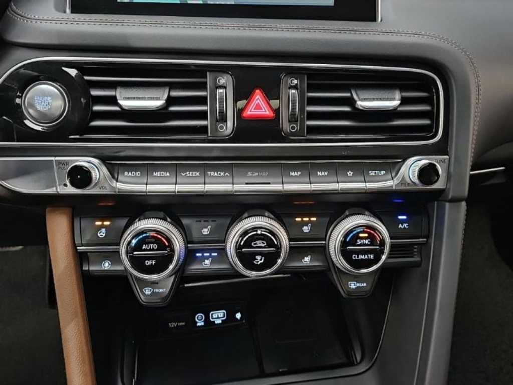 Genesis G70 - Vista 11