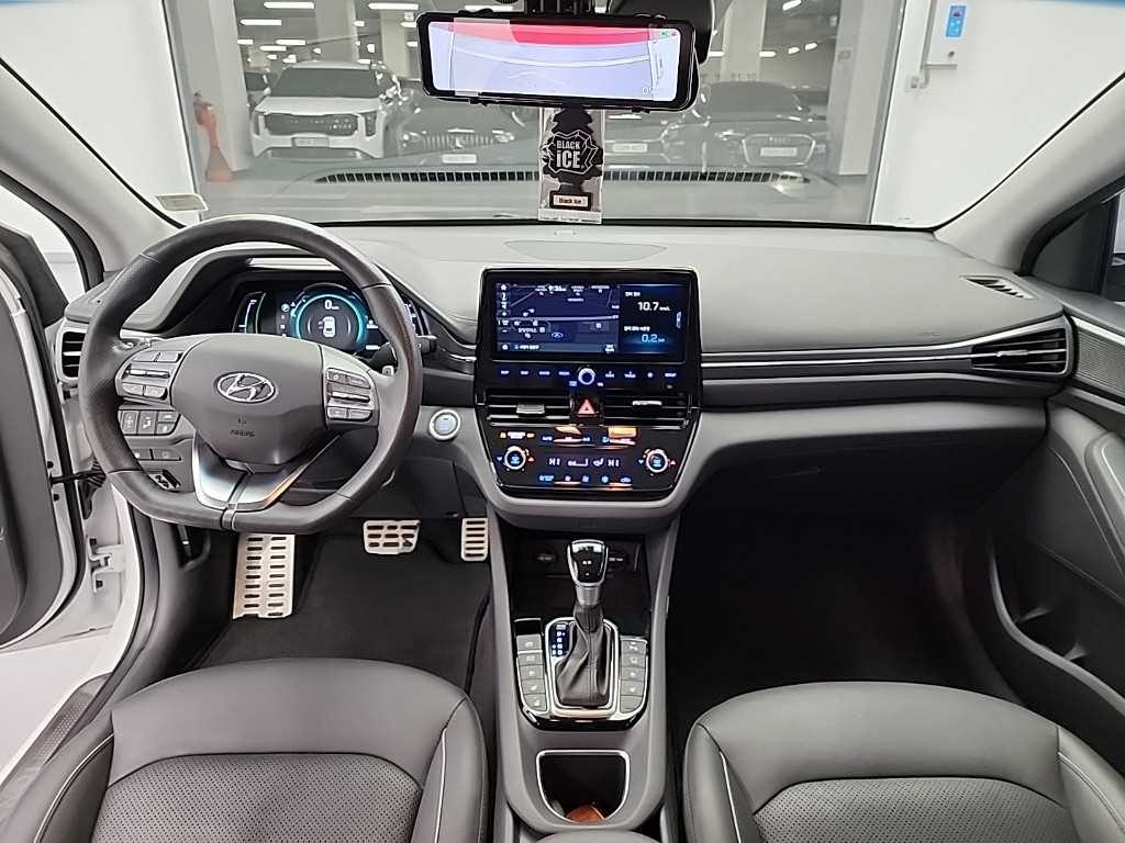 HYUNDAI Ioniq - Vista 7