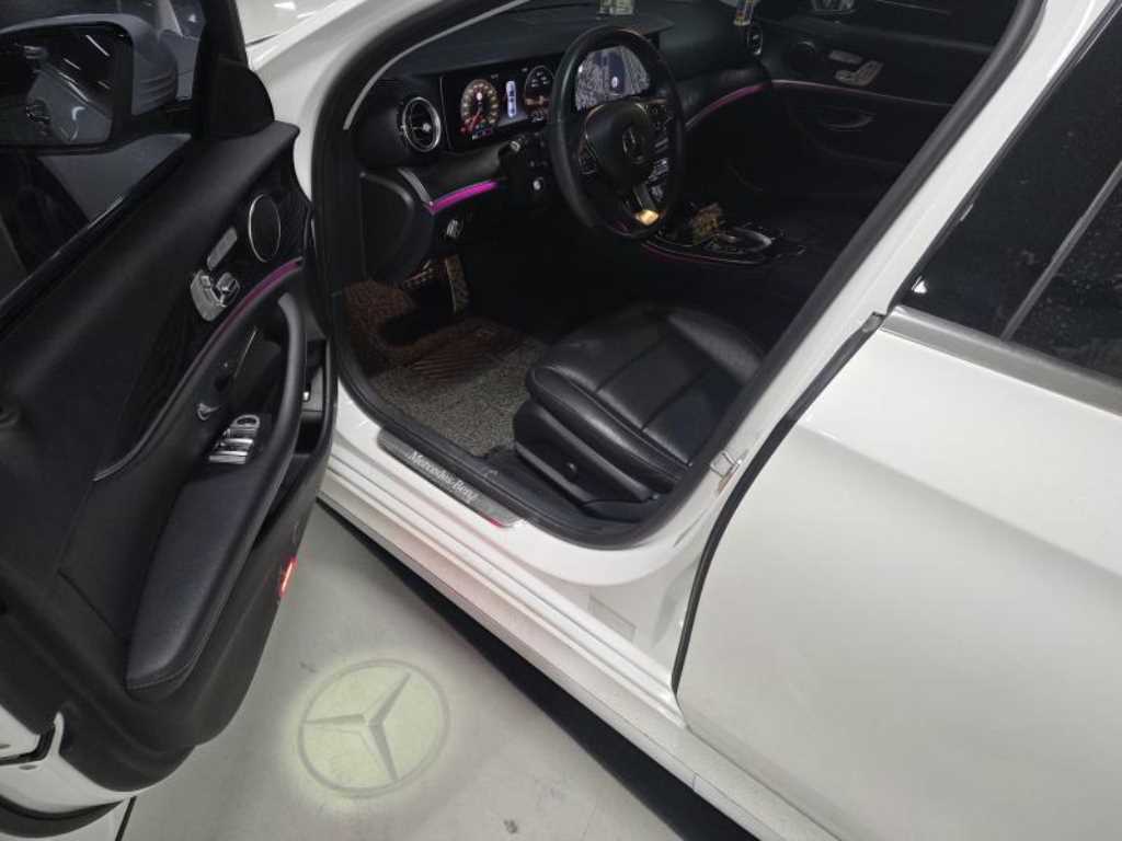 Mercedes Benz E class - Vista 12