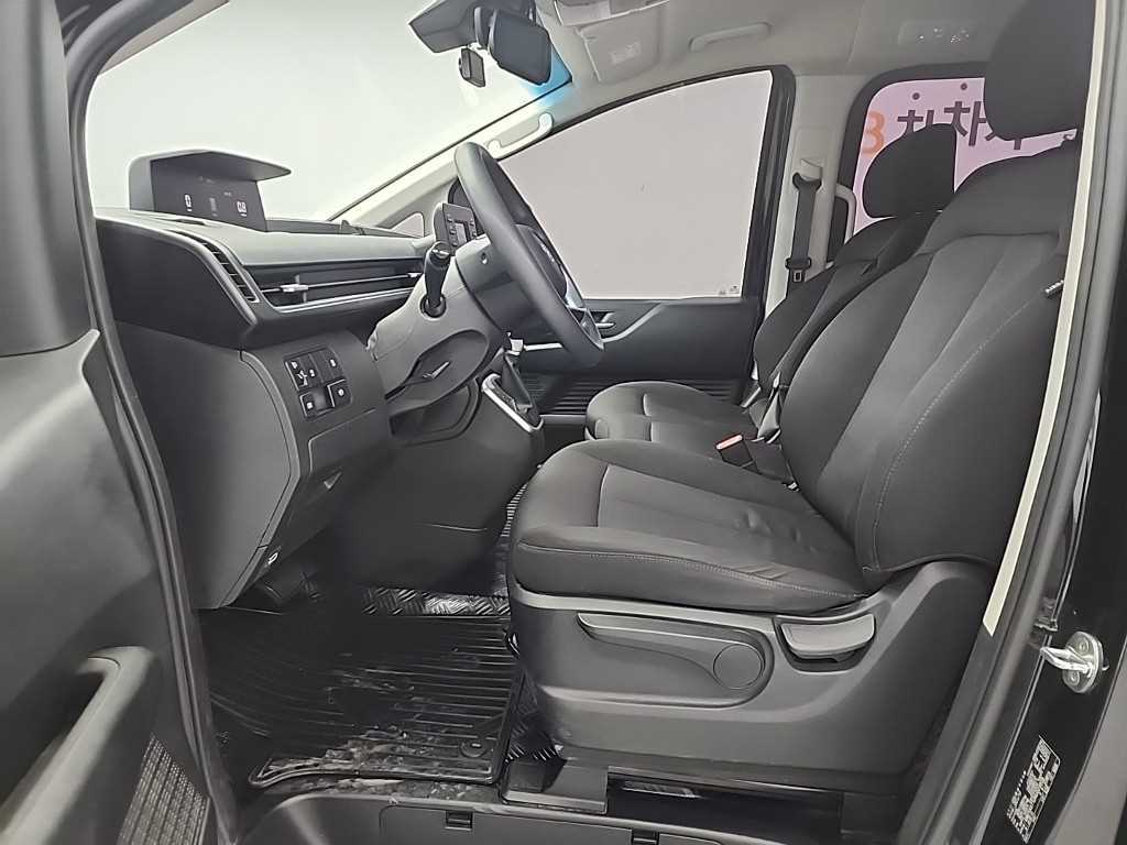 HYUNDAI Staria - Vista 11