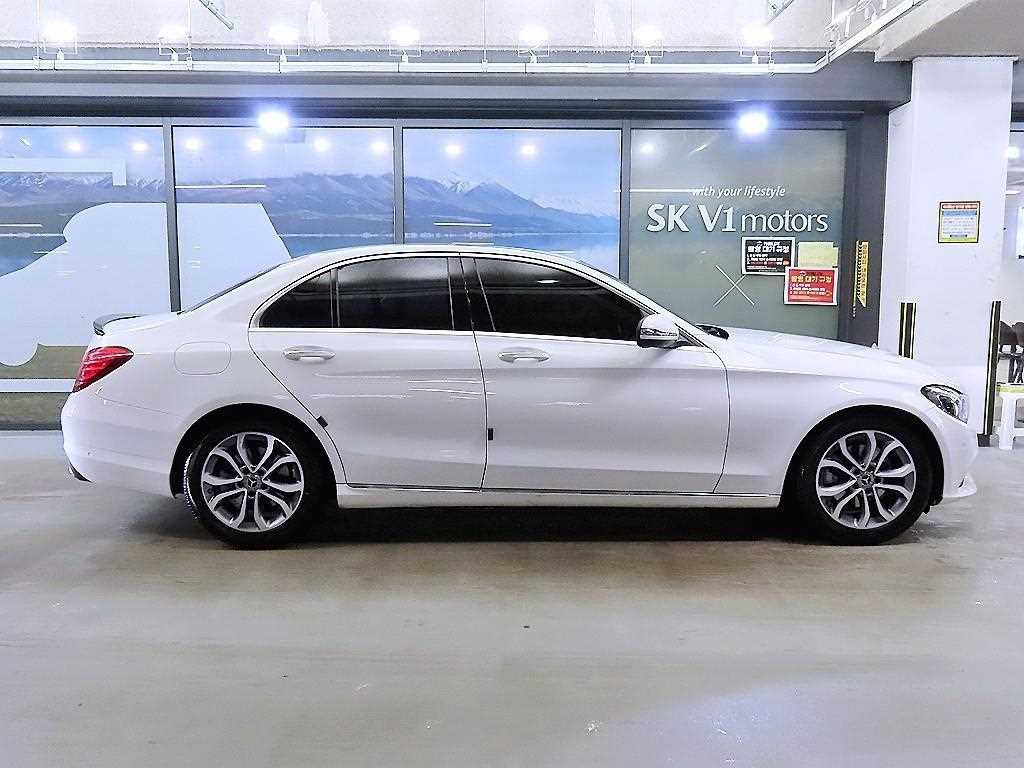 Mercedes Benz C Class - Vista 3