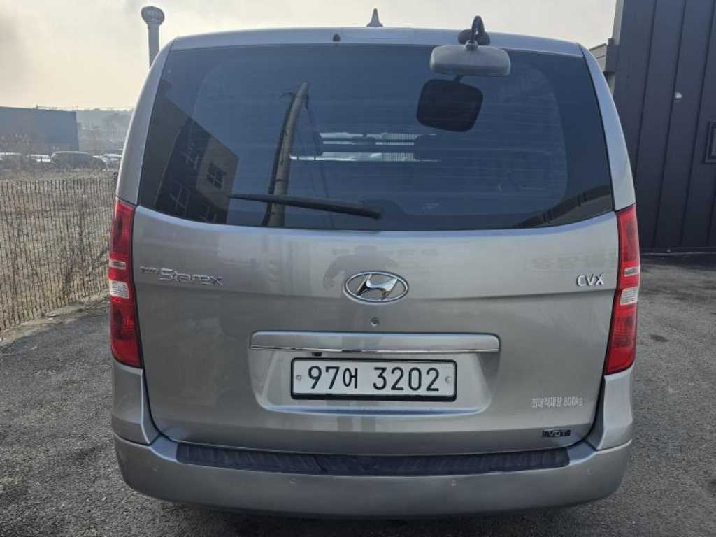 HYUNDAI Starex - Vista 3