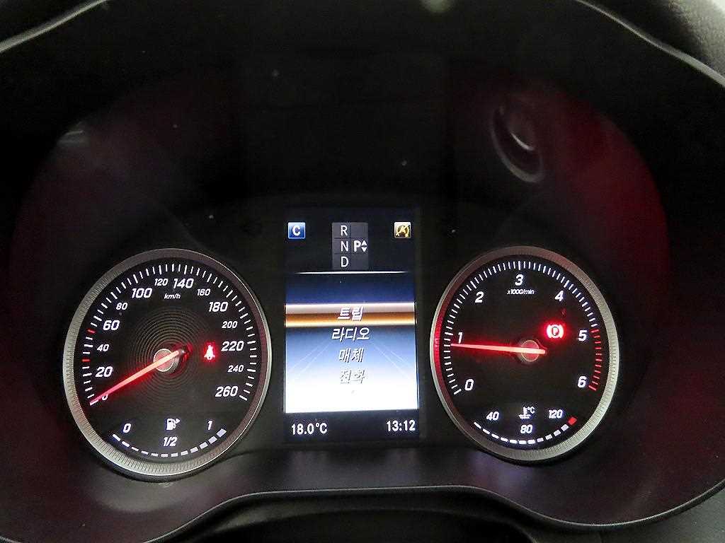 Mercedes Benz C Class - Vista 6