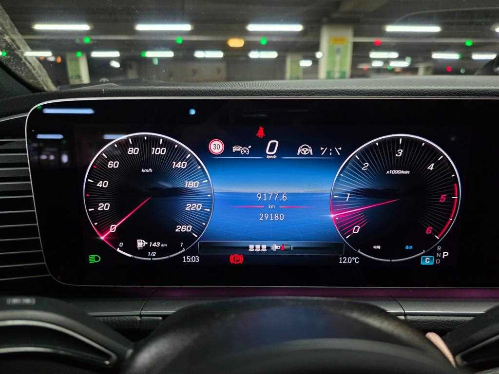 Mercedes Benz GLE Class - Vista 11