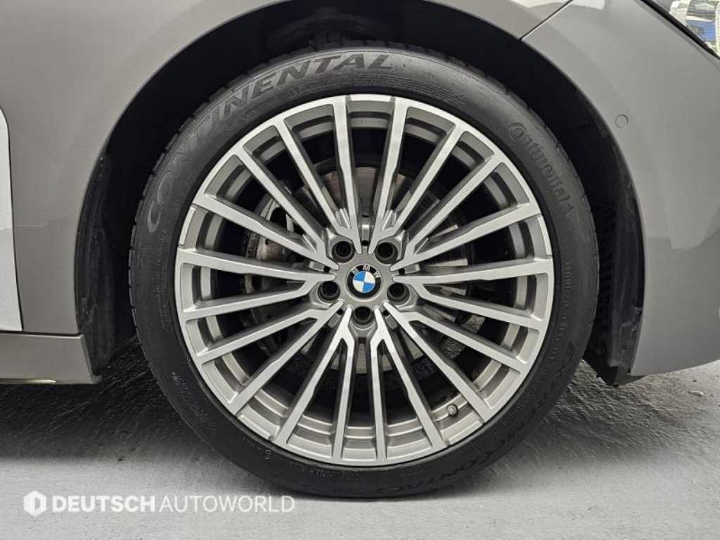 BMW 7 Series - Vista 5