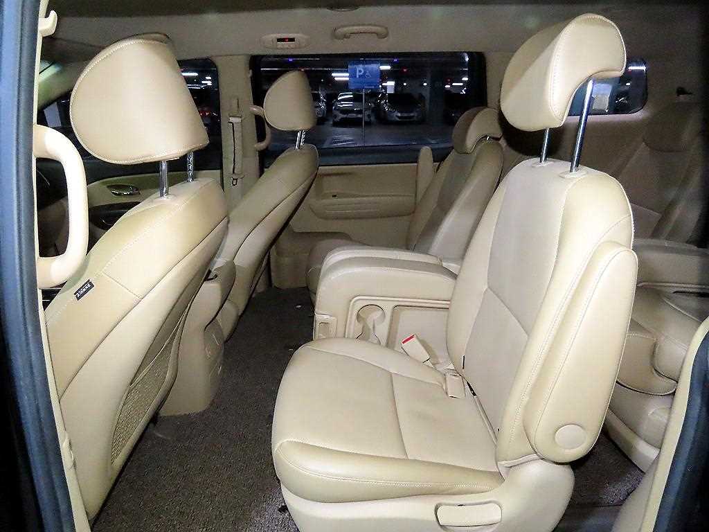 KIA Carnival - Vista 7