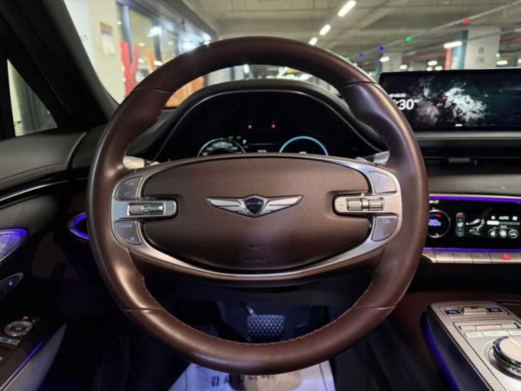 Genesis GV70 - Vista 8