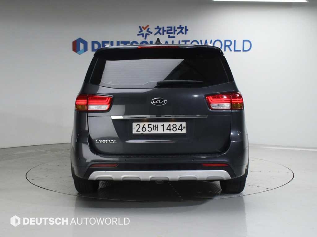 KIA Carnival - Vista 4
