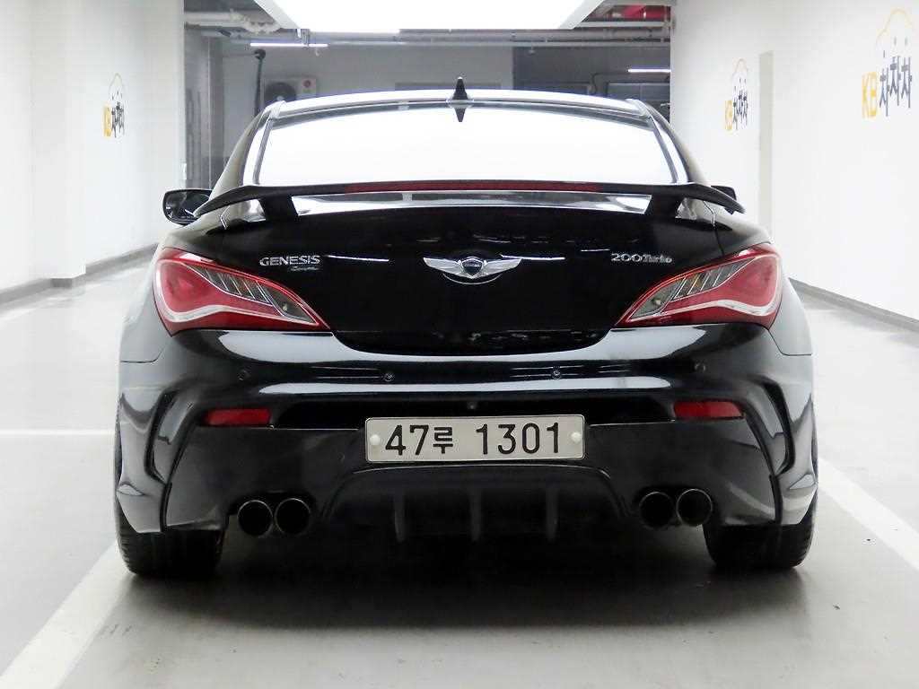 HYUNDAI Genesis - Vista 4