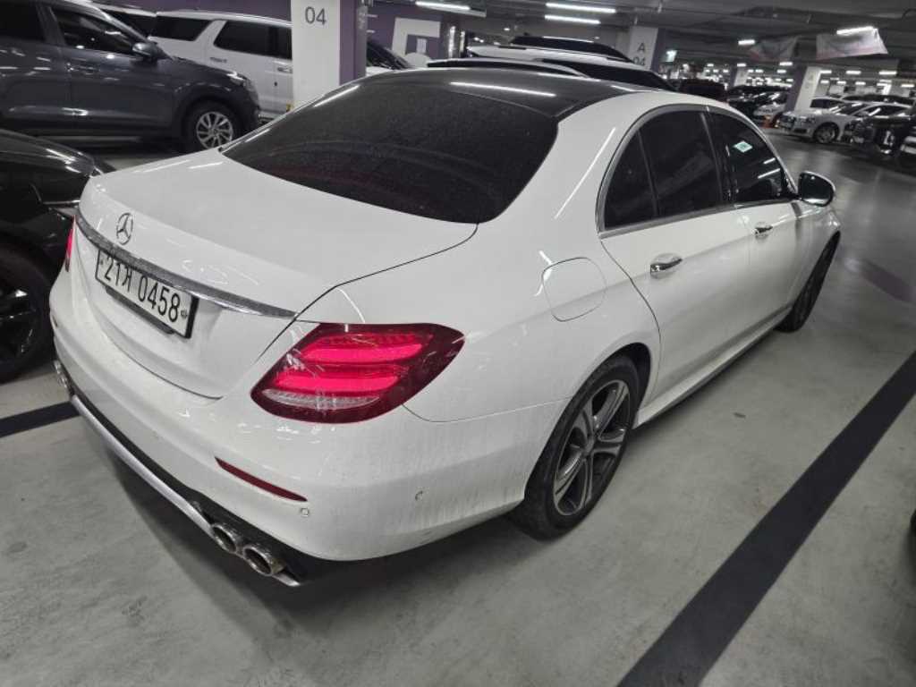 Mercedes Benz E class - Vista 4