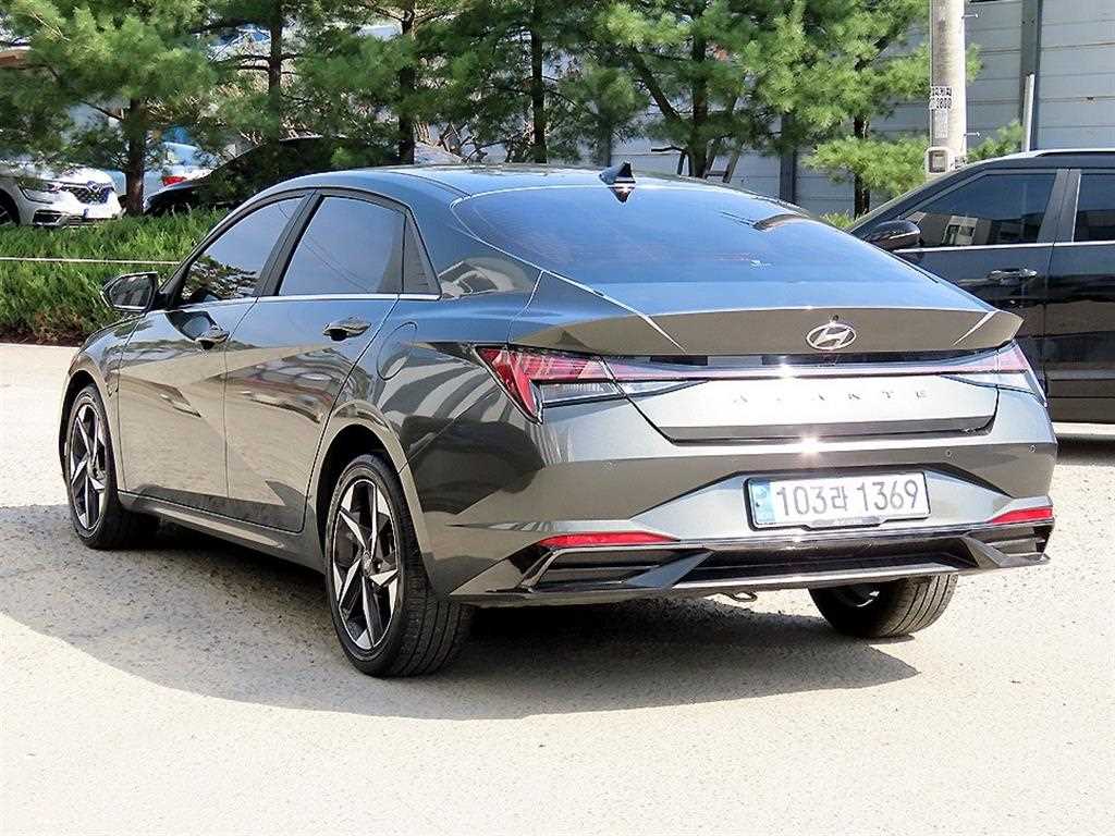 HYUNDAI Avante - Vista 3