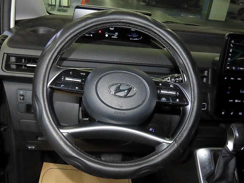 HYUNDAI Staria - Vista 8