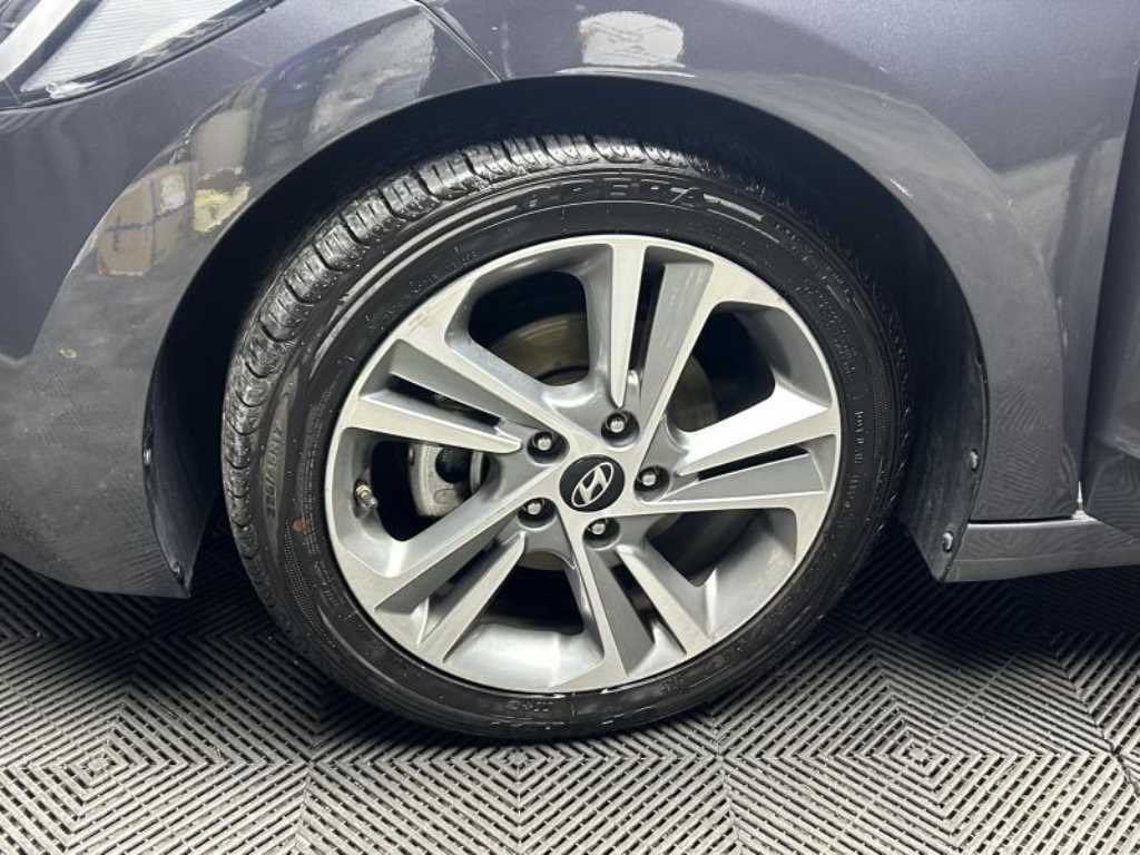 HYUNDAI Avante - Vista 9