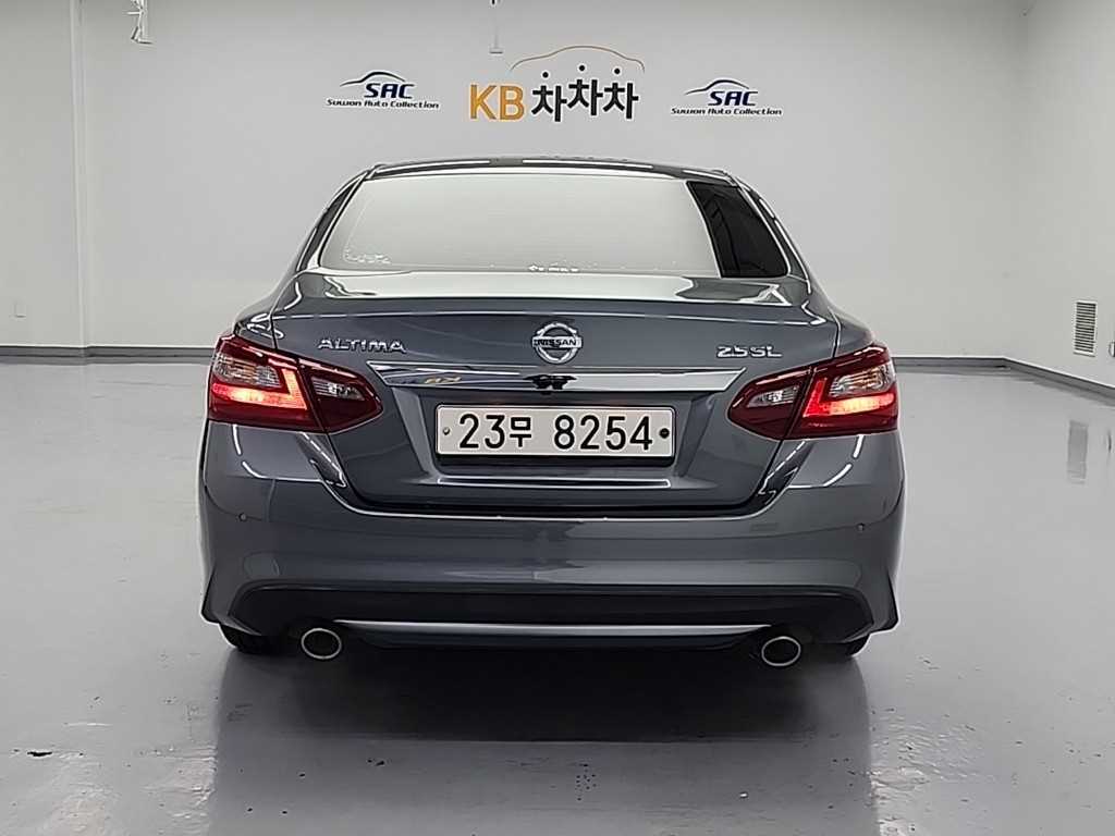 Nissan Altima - Vista 3