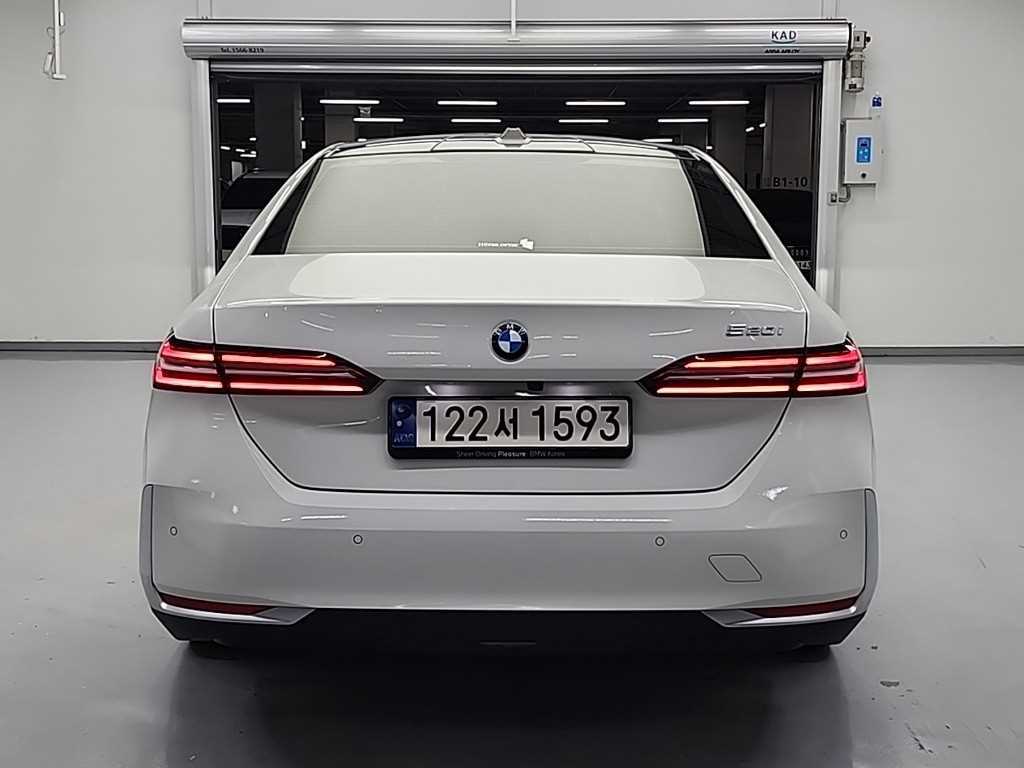 BMW 5 Series - Vista 3