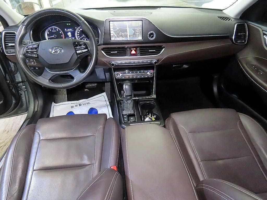 HYUNDAI Grandeur - Vista 10