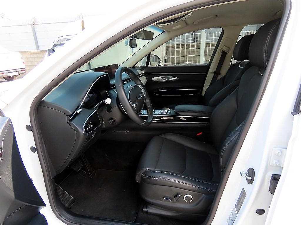 Genesis GV70 - Vista 5