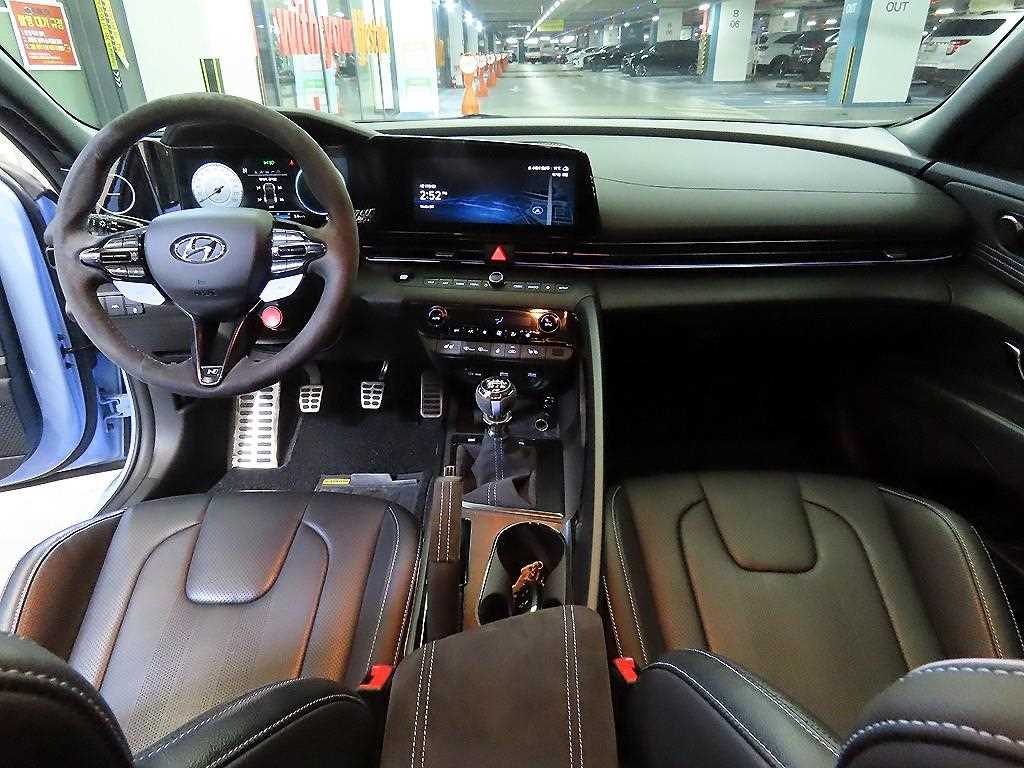 HYUNDAI Avante - Vista 10