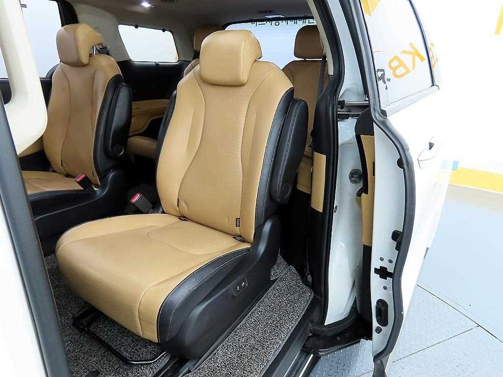 KIA Carnival - Vista 6