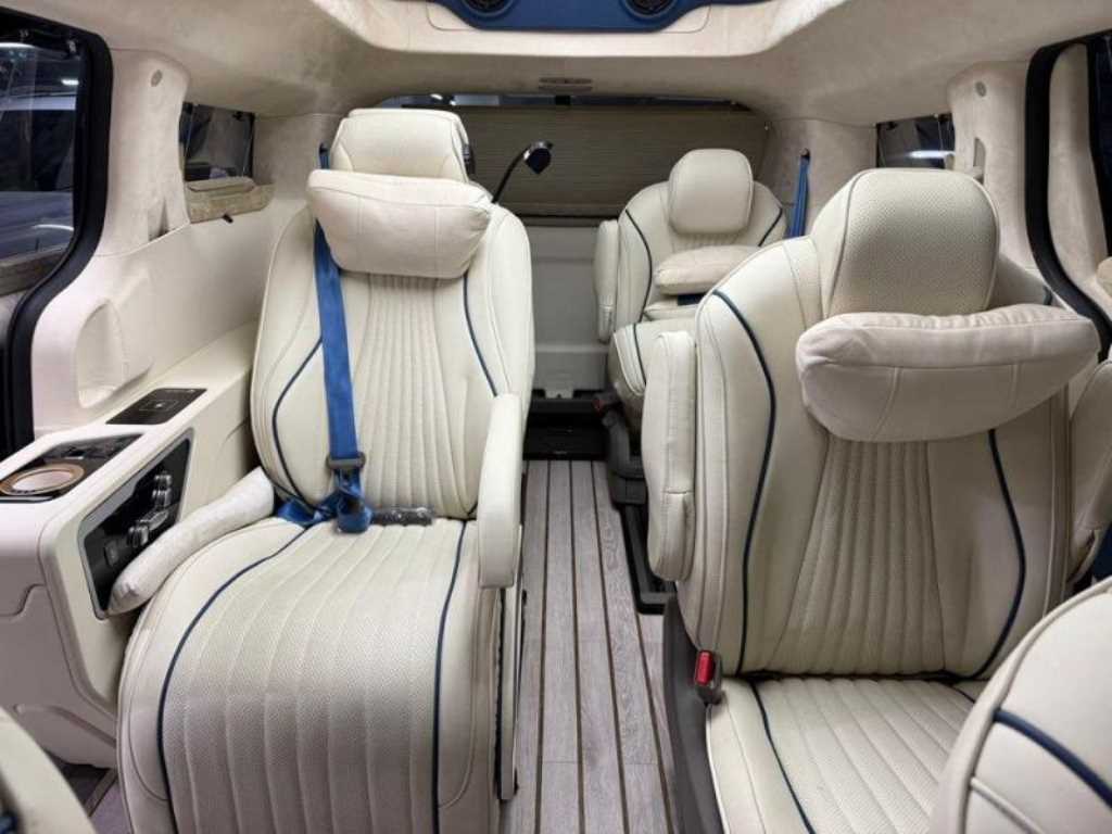 KIA Carnival - Vista 12