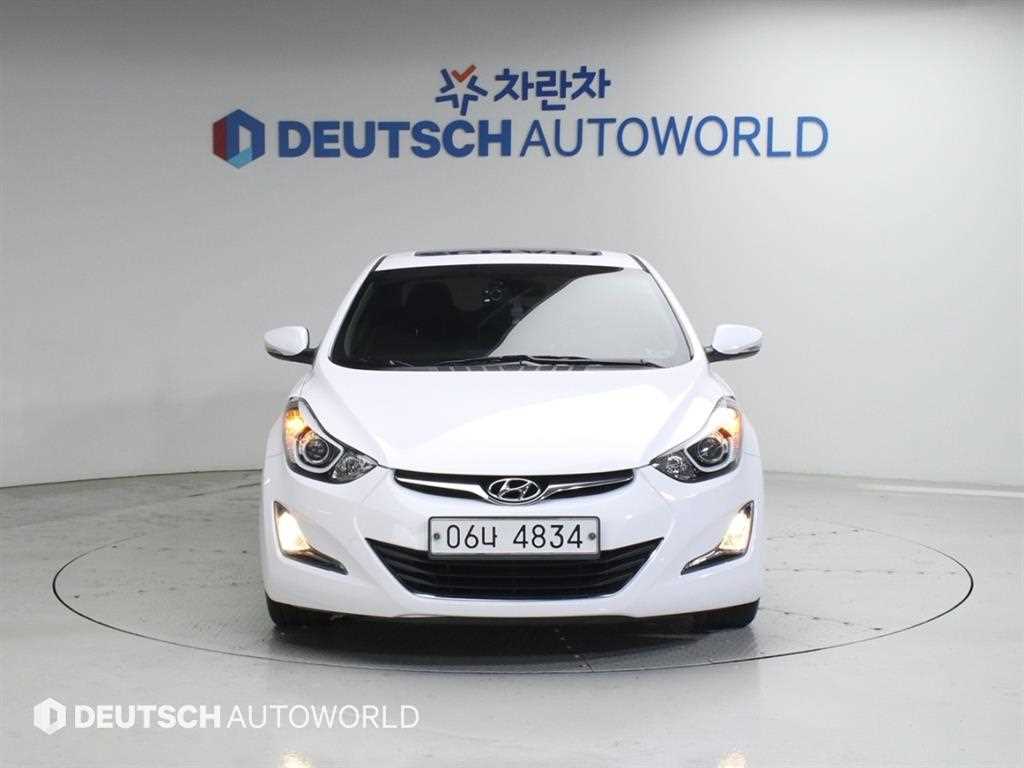 HYUNDAI Avante - Vista 3