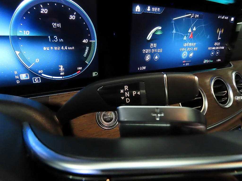 Mercedes Benz E class - Vista 12