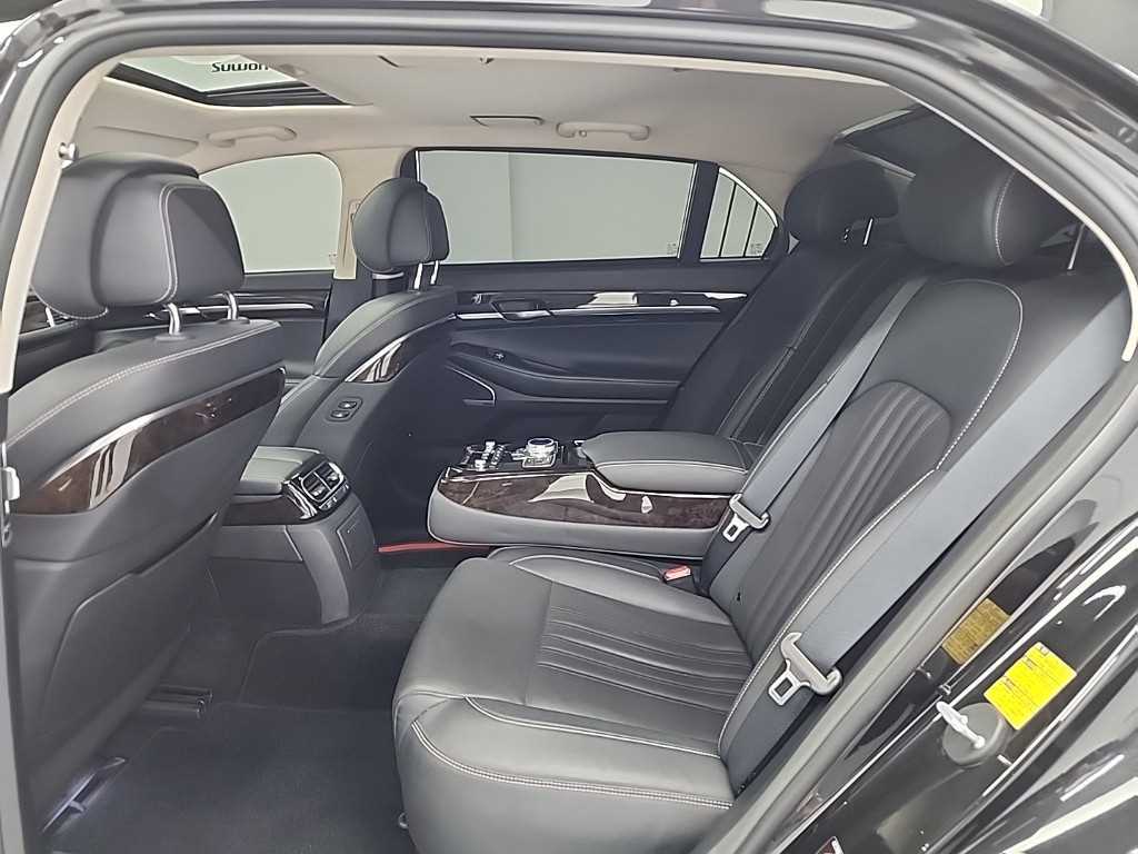 Genesis G90 - Vista 12