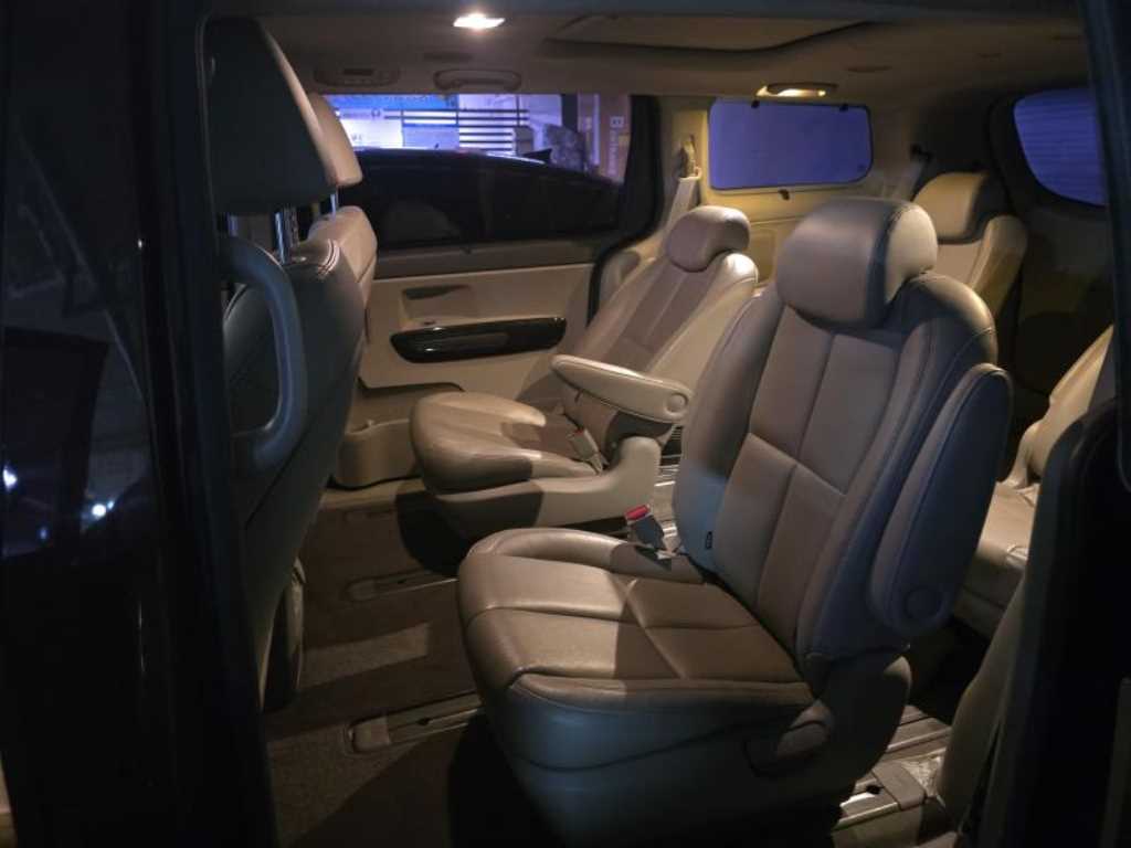 KIA Carnival - Vista 9