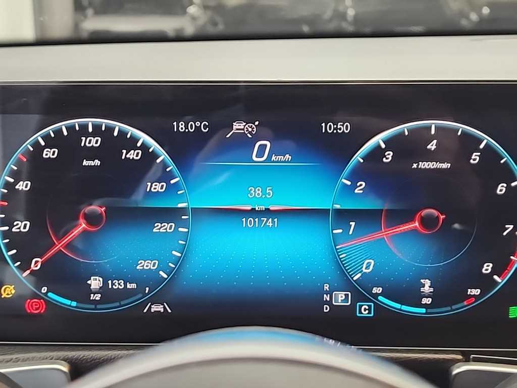 Mercedes Benz GLB Class - Vista 6