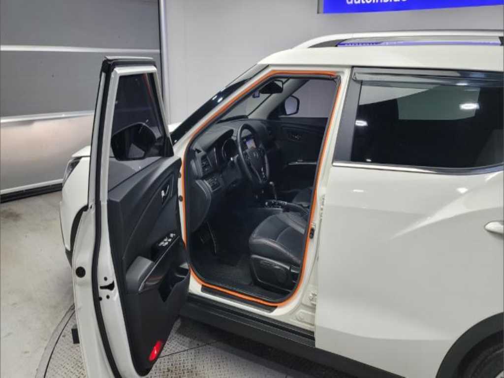 Ssangyong Tivoli - Vista 3